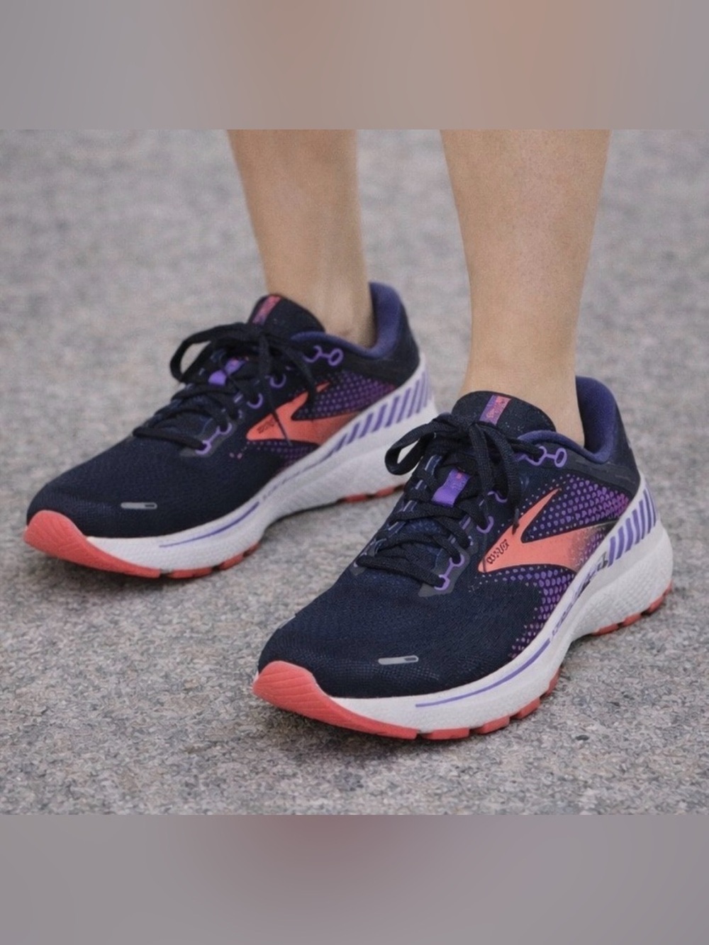 Brooks adrenaline GTS running shoes women’s size 8.5 narrow 2A black purple pink